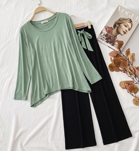 Helnay T-Shirt with Black Pajama